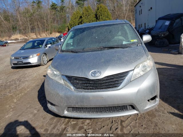 Photo 5 VIN: 5TDKK3DC8BS124932 - TOYOTA SIENNA 