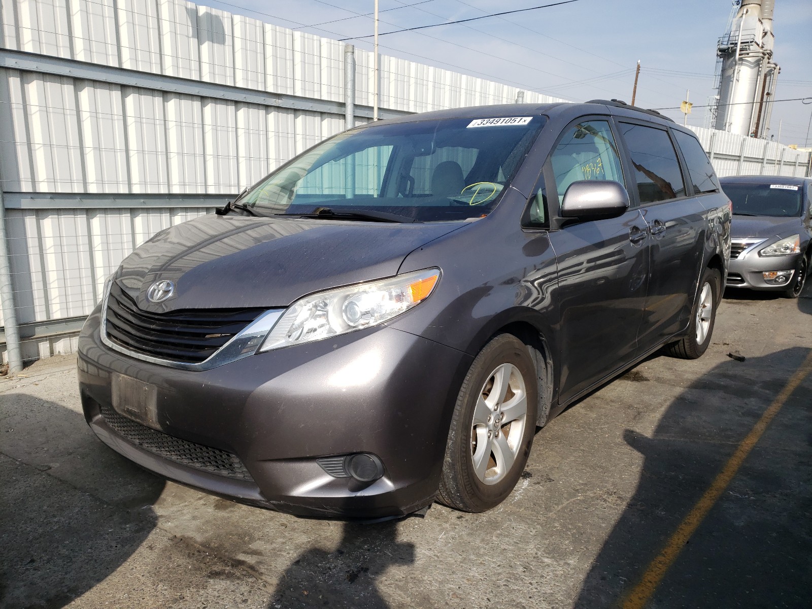 Photo 1 VIN: 5TDKK3DC8BS152665 - TOYOTA SIENNA LE 