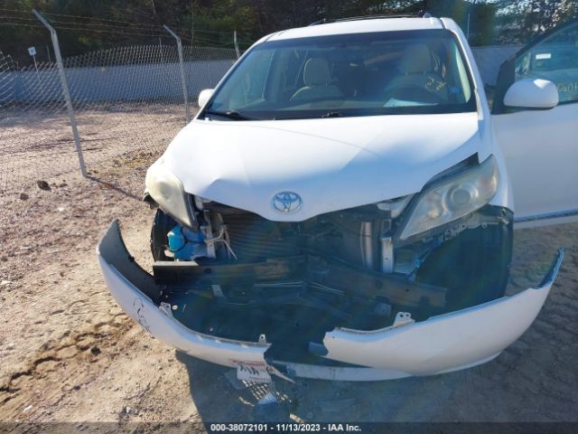 Photo 5 VIN: 5TDKK3DC8BS157204 - TOYOTA SIENNA 