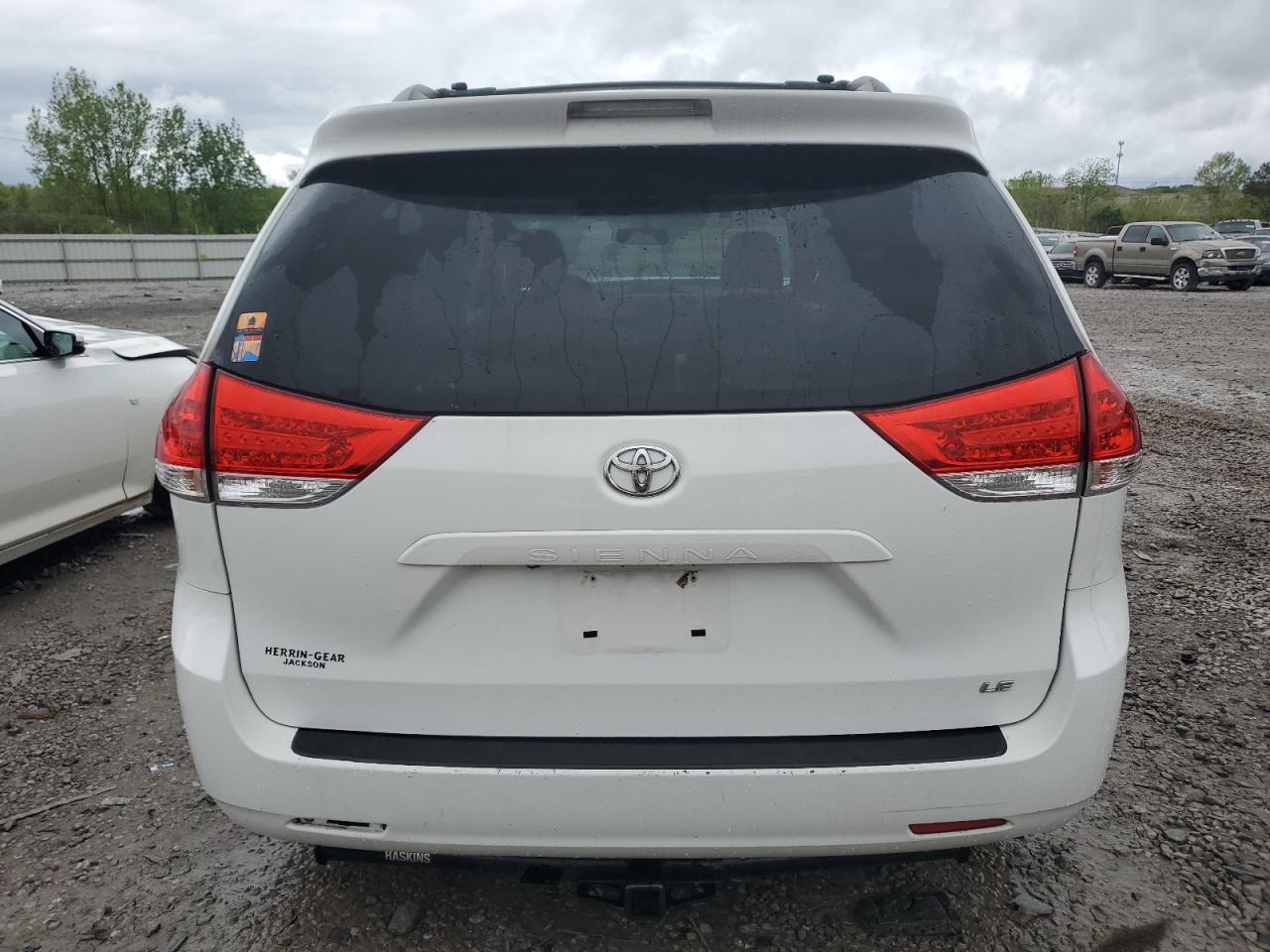 Photo 5 VIN: 5TDKK3DC8CS218990 - TOYOTA SIENNA 