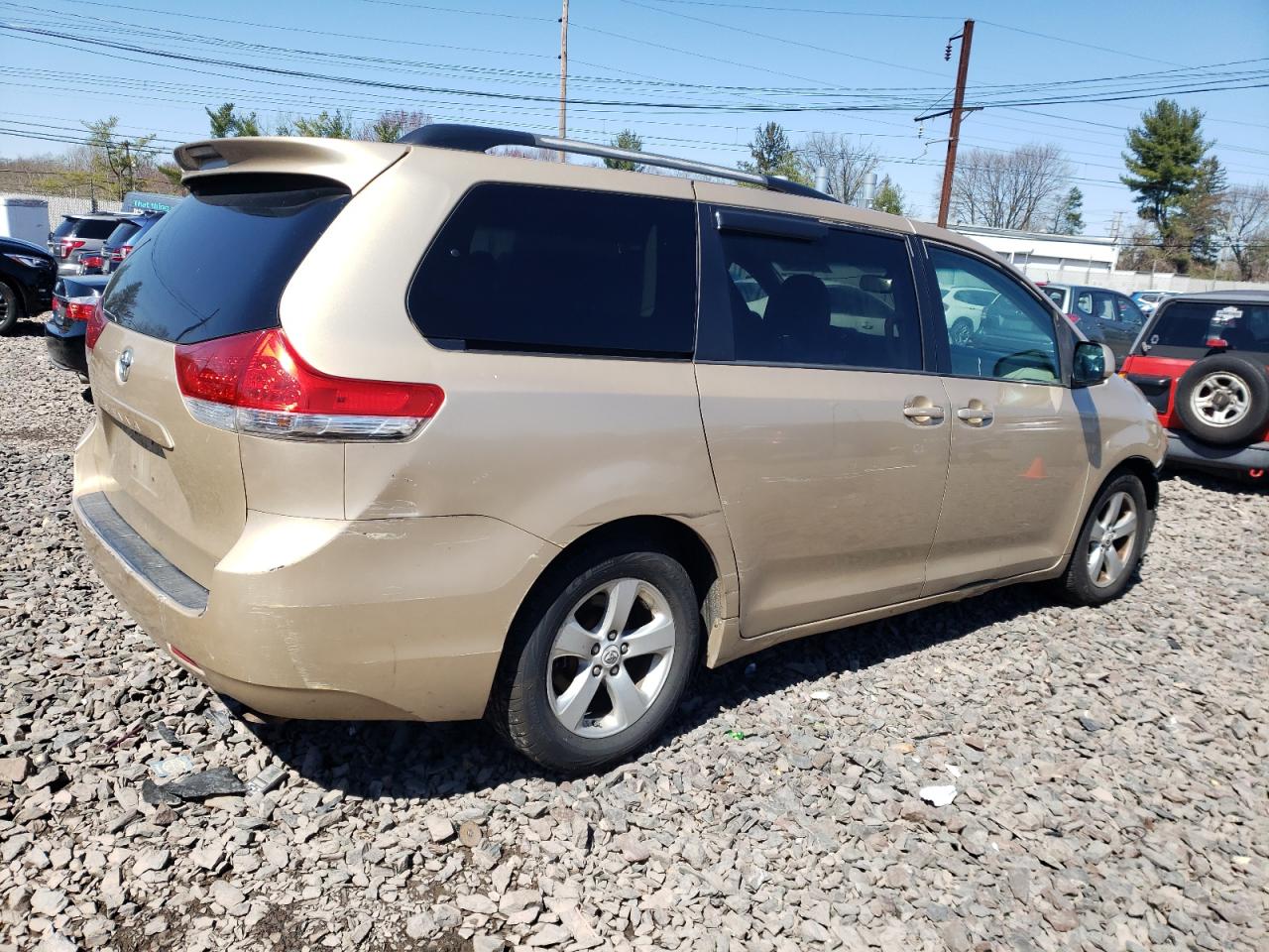 Photo 2 VIN: 5TDKK3DC8CS223655 - TOYOTA SIENNA 