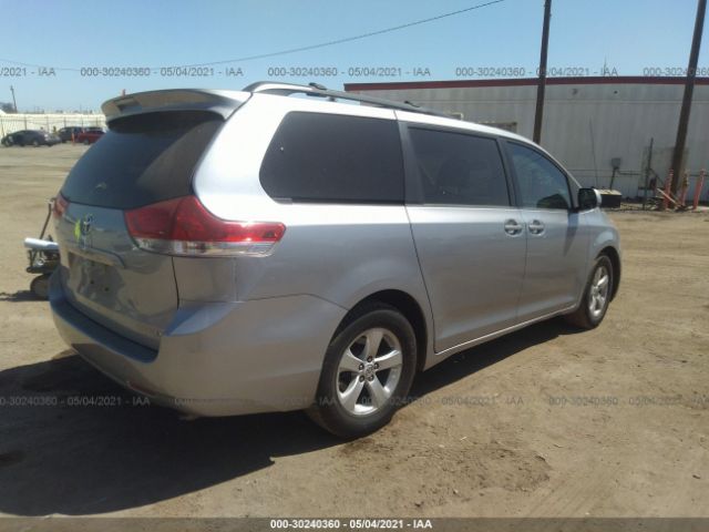 Photo 3 VIN: 5TDKK3DC8CS230718 - TOYOTA SIENNA 