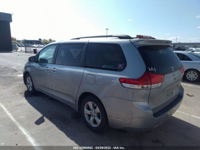 Photo 2 VIN: 5TDKK3DC8CS232209 - TOYOTA SIENNA 