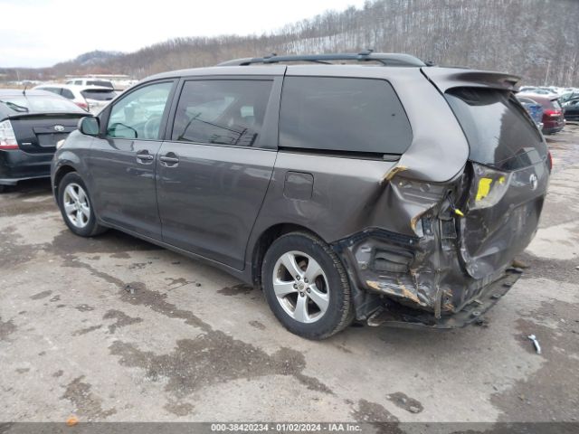 Photo 2 VIN: 5TDKK3DC8CS233652 - TOYOTA SIENNA 