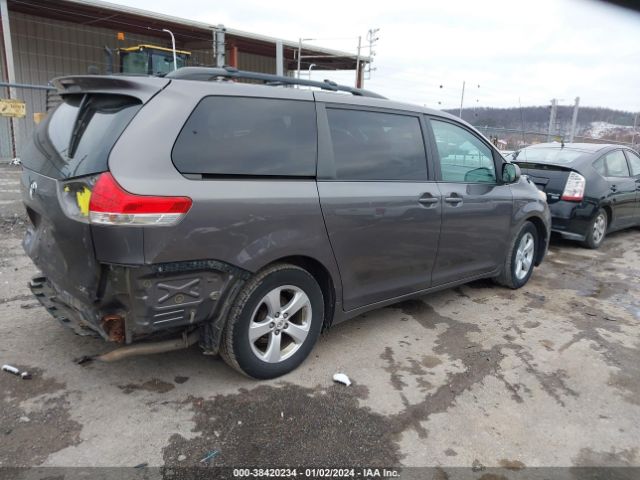 Photo 3 VIN: 5TDKK3DC8CS233652 - TOYOTA SIENNA 