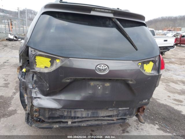 Photo 5 VIN: 5TDKK3DC8CS233652 - TOYOTA SIENNA 