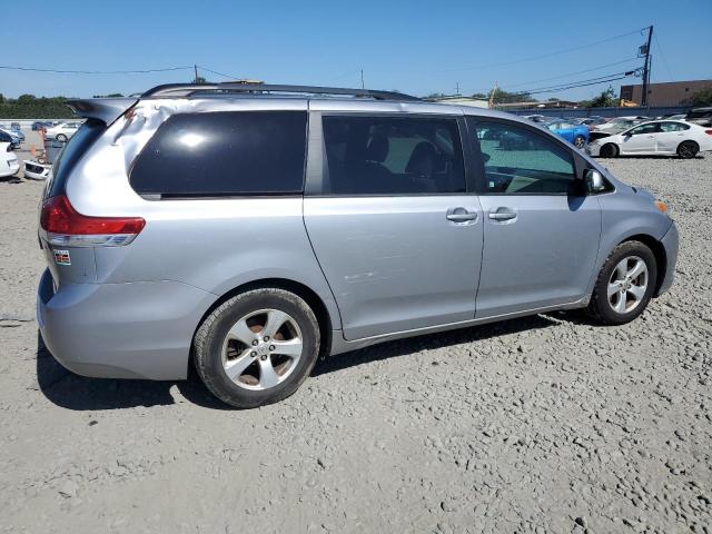 Photo 2 VIN: 5TDKK3DC8CS235384 - TOYOTA SIENNA LE 