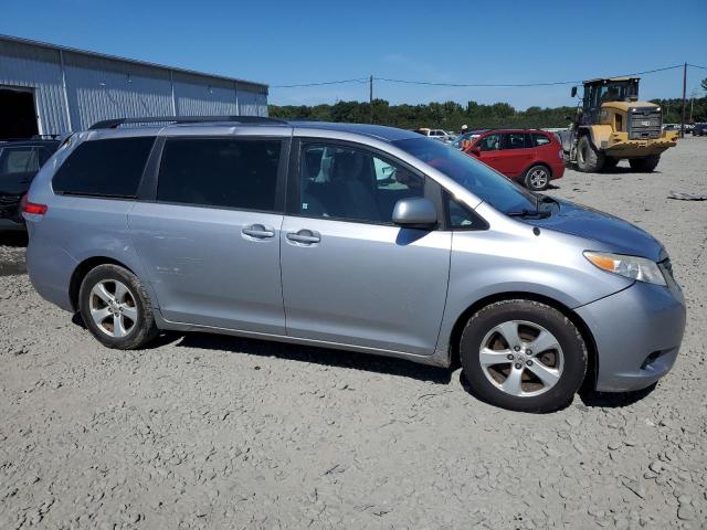 Photo 3 VIN: 5TDKK3DC8CS235384 - TOYOTA SIENNA LE 