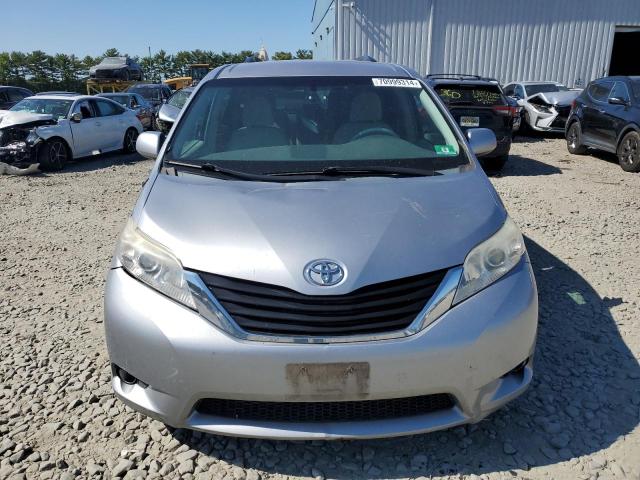 Photo 4 VIN: 5TDKK3DC8CS235384 - TOYOTA SIENNA LE 