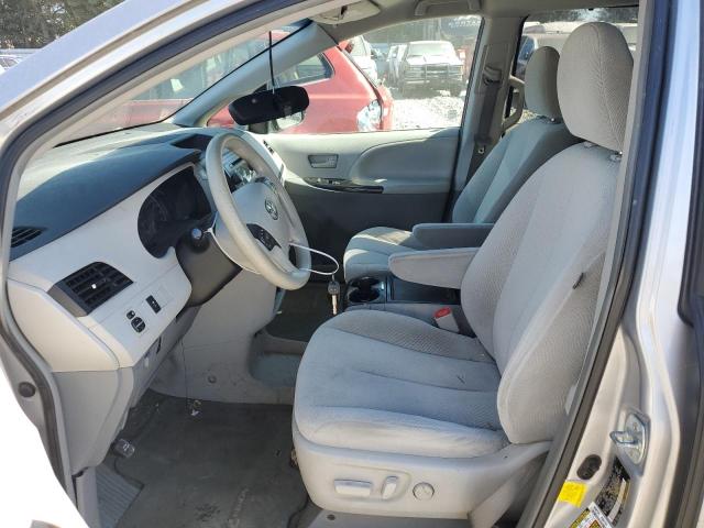 Photo 6 VIN: 5TDKK3DC8CS235384 - TOYOTA SIENNA LE 