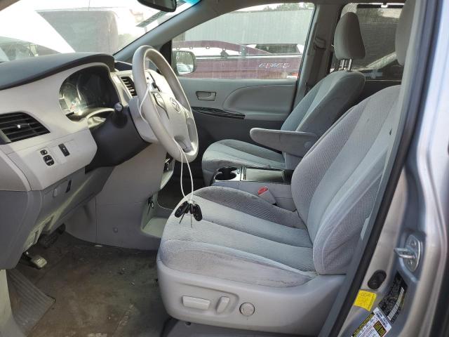 Photo 6 VIN: 5TDKK3DC8CS244621 - TOYOTA SIENNA LE 