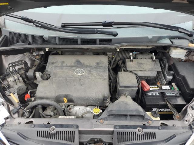 Photo 11 VIN: 5TDKK3DC8CS246823 - TOYOTA SIENNA LE 