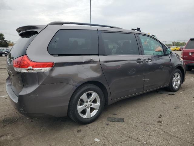 Photo 2 VIN: 5TDKK3DC8CS246823 - TOYOTA SIENNA LE 