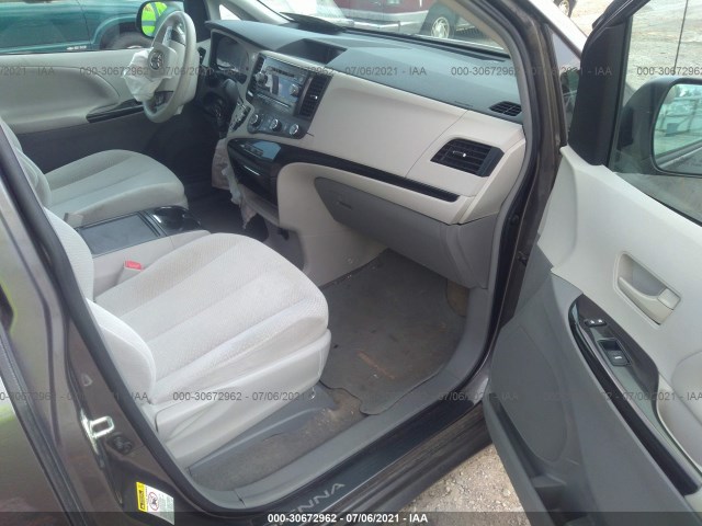 Photo 4 VIN: 5TDKK3DC8CS247955 - TOYOTA SIENNA 