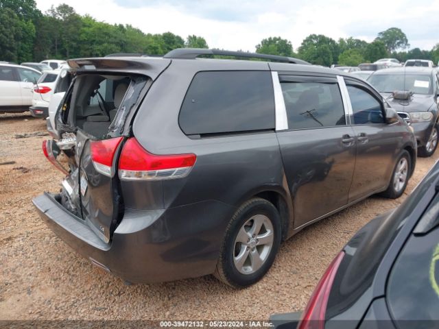 Photo 3 VIN: 5TDKK3DC8CS251441 - TOYOTA SIENNA 