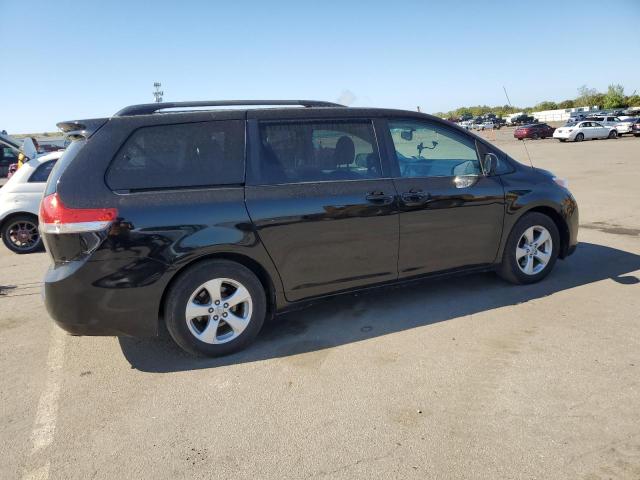 Photo 2 VIN: 5TDKK3DC8CS255277 - TOYOTA SIENNA LE 