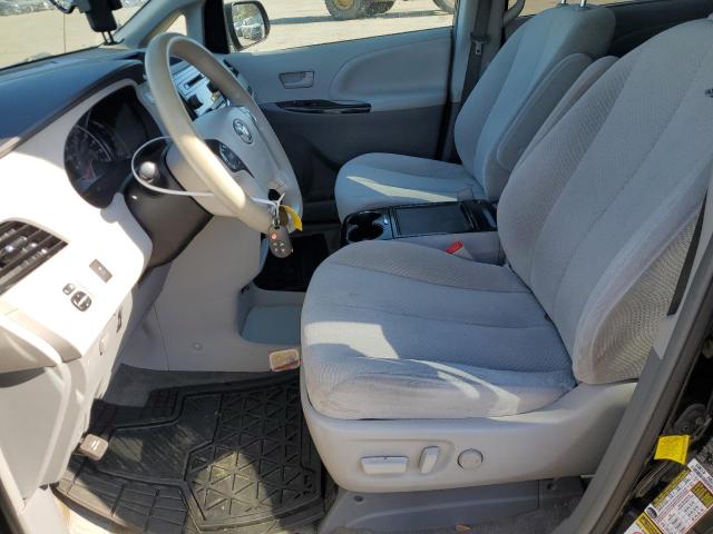 Photo 6 VIN: 5TDKK3DC8CS255277 - TOYOTA SIENNA LE 