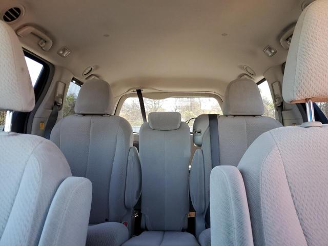 Photo 9 VIN: 5TDKK3DC8CS255277 - TOYOTA SIENNA LE 