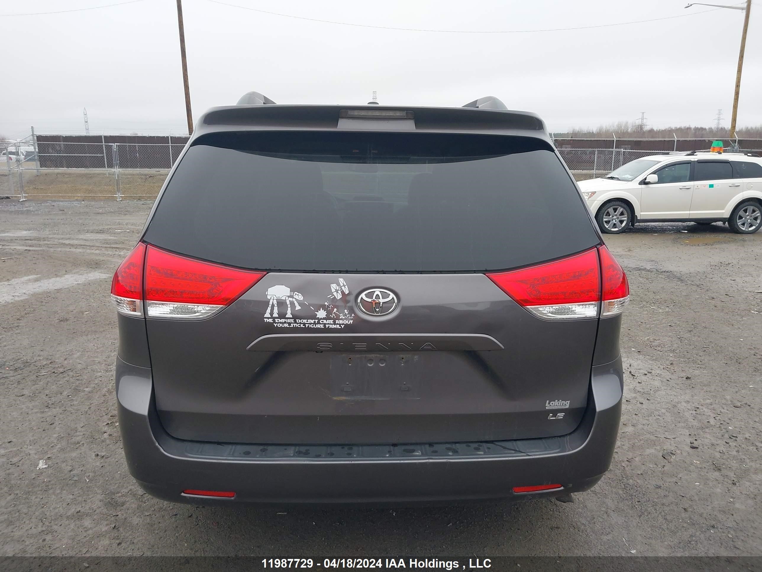 Photo 16 VIN: 5TDKK3DC8CS256462 - TOYOTA SIENNA 