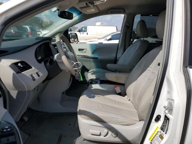 Photo 6 VIN: 5TDKK3DC8CS277585 - TOYOTA SIENNA LE 