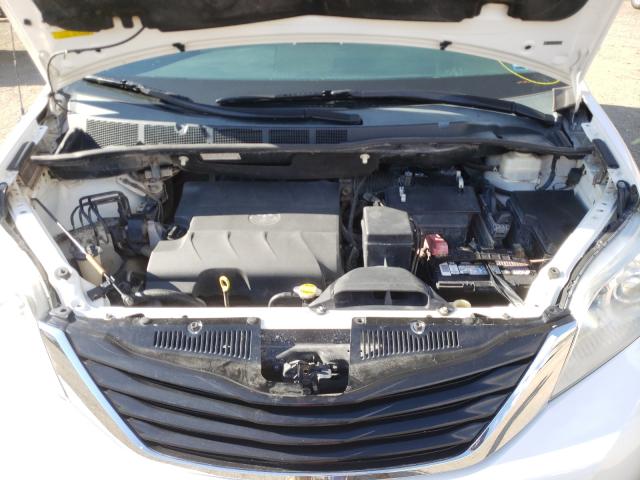 Photo 6 VIN: 5TDKK3DC8DS294906 - TOYOTA SIENNA LE 