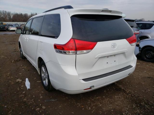 Photo 2 VIN: 5TDKK3DC8DS294906 - TOYOTA SIENNA LE 