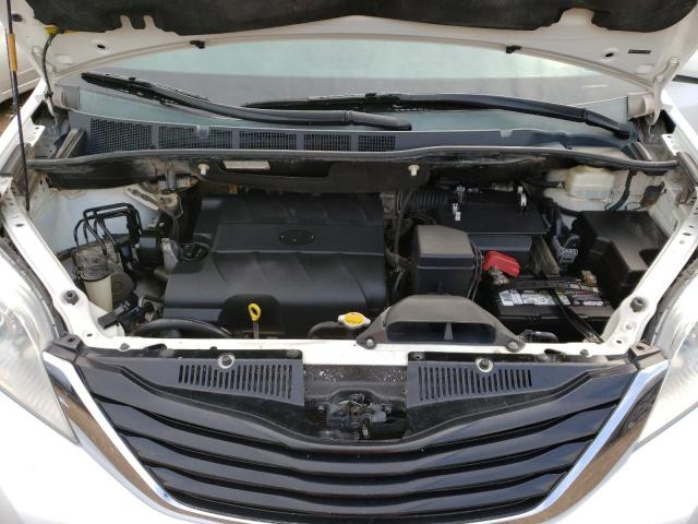 Photo 6 VIN: 5TDKK3DC8DS294906 - TOYOTA SIENNA LE 