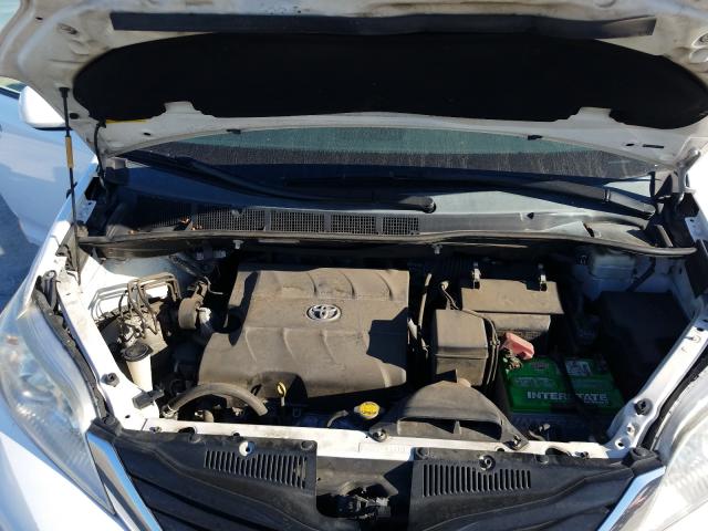 Photo 6 VIN: 5TDKK3DC8DS299121 - TOYOTA SIENNA LE 