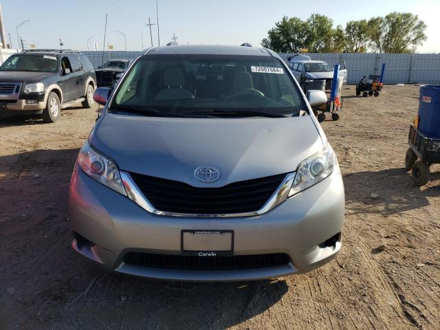 Photo 4 VIN: 5TDKK3DC8DS300929 - TOYOTA SIENNA LE 