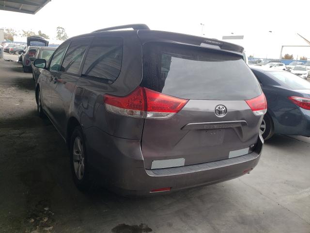 Photo 2 VIN: 5TDKK3DC8DS303247 - TOYOTA SIENNA LE 