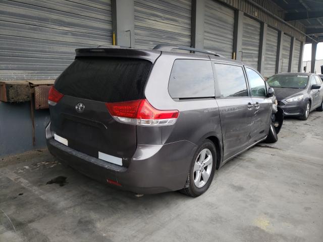 Photo 3 VIN: 5TDKK3DC8DS303247 - TOYOTA SIENNA LE 