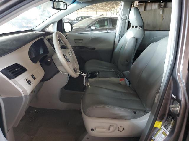 Photo 6 VIN: 5TDKK3DC8DS310117 - TOYOTA SIENNA LE 