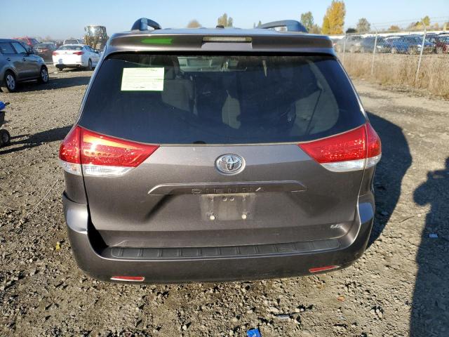 Photo 5 VIN: 5TDKK3DC8DS311980 - TOYOTA SIENNA LE 