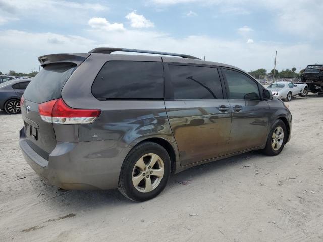 Photo 2 VIN: 5TDKK3DC8DS332246 - TOYOTA SIENNA LE 