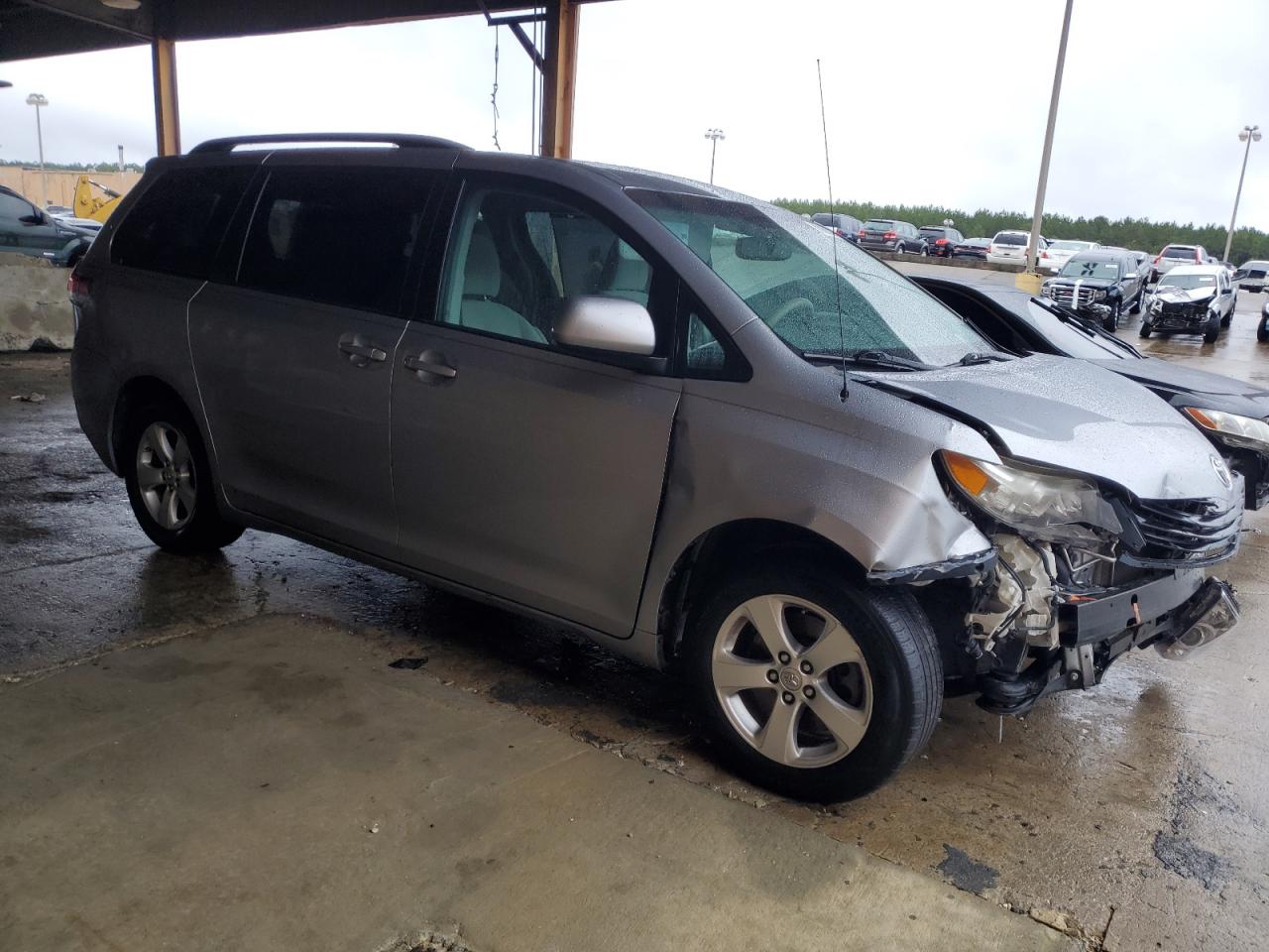 Photo 3 VIN: 5TDKK3DC8DS343599 - TOYOTA SIENNA 