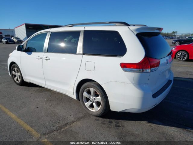 Photo 2 VIN: 5TDKK3DC8DS352559 - TOYOTA SIENNA 