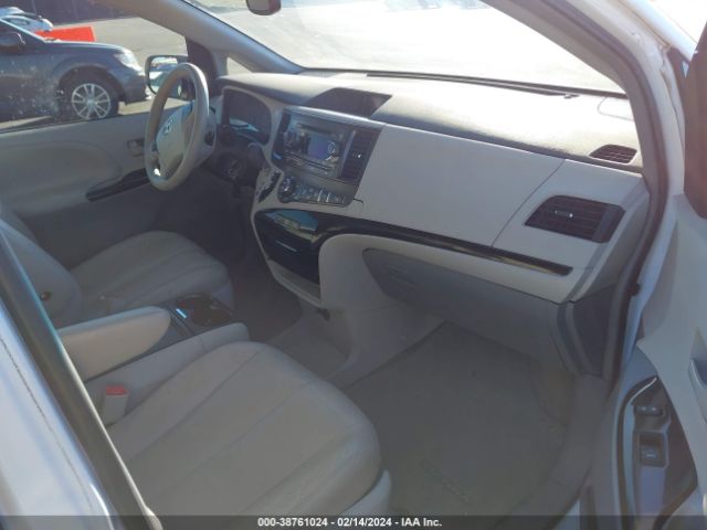 Photo 4 VIN: 5TDKK3DC8DS352559 - TOYOTA SIENNA 