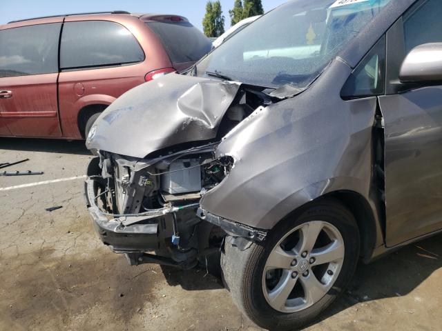 Photo 8 VIN: 5TDKK3DC8DS355493 - TOYOTA SIENNA LE 