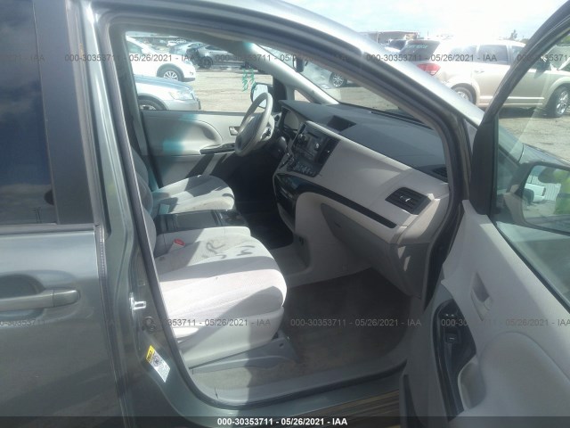 Photo 4 VIN: 5TDKK3DC8DS364825 - TOYOTA SIENNA 