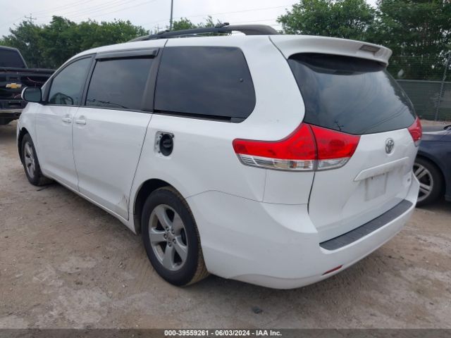 Photo 2 VIN: 5TDKK3DC8DS370009 - TOYOTA SIENNA 