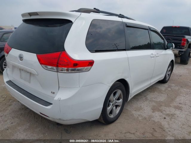 Photo 3 VIN: 5TDKK3DC8DS370009 - TOYOTA SIENNA 