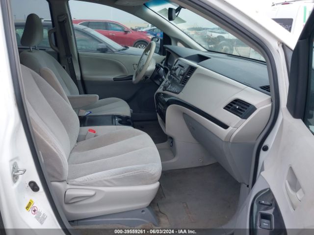 Photo 4 VIN: 5TDKK3DC8DS370009 - TOYOTA SIENNA 