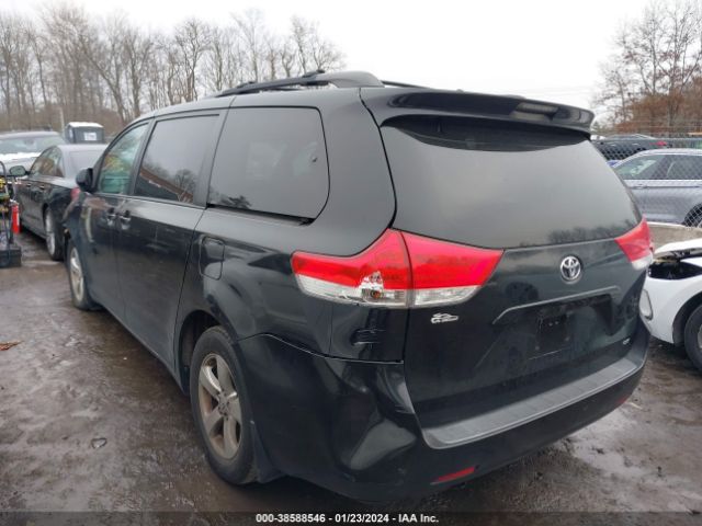 Photo 2 VIN: 5TDKK3DC8DS370804 - TOYOTA SIENNA 