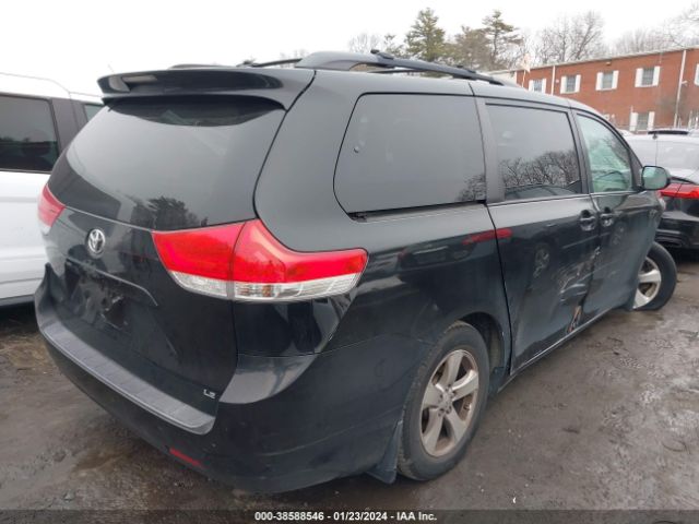 Photo 3 VIN: 5TDKK3DC8DS370804 - TOYOTA SIENNA 