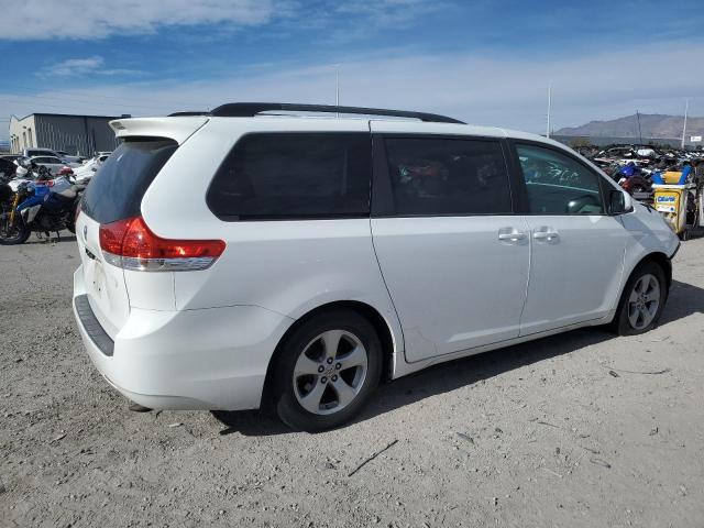 Photo 2 VIN: 5TDKK3DC8DS374304 - TOYOTA SIENNA LE 