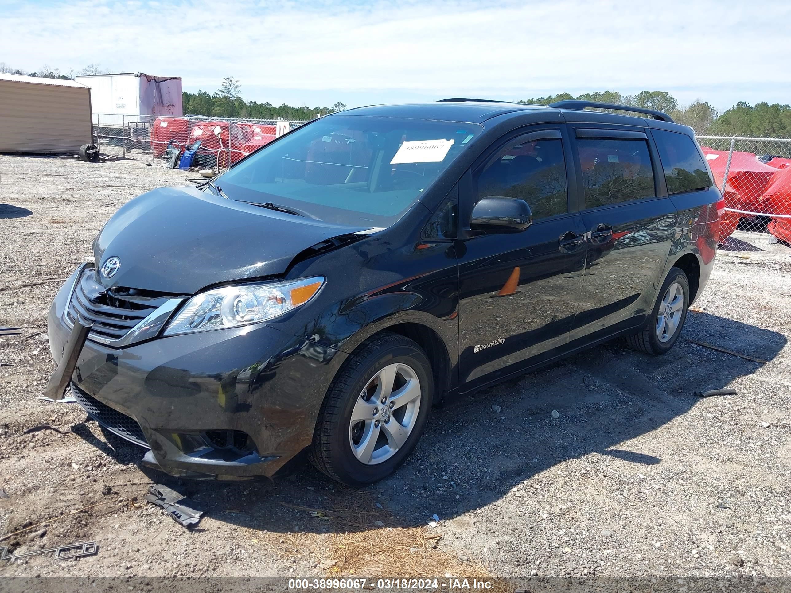 Photo 1 VIN: 5TDKK3DC8DS383116 - TOYOTA SIENNA 