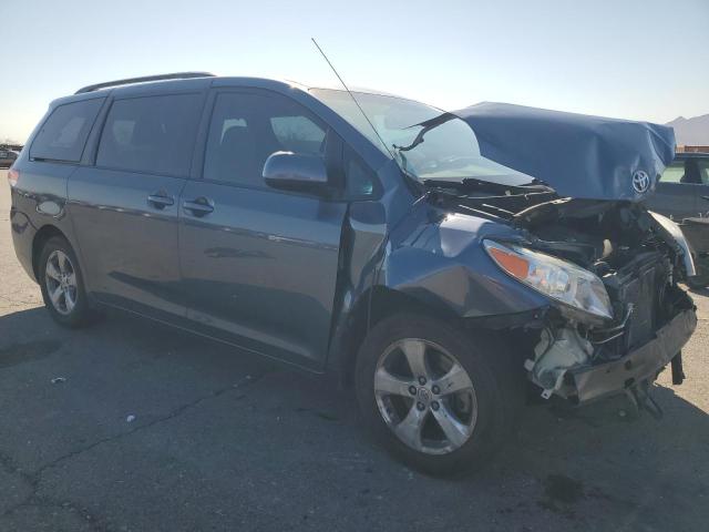 Photo 3 VIN: 5TDKK3DC8DS389109 - TOYOTA SIENNA LE 