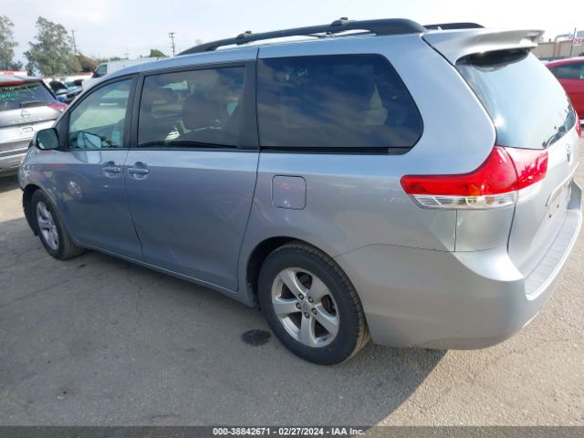 Photo 2 VIN: 5TDKK3DC8DS392124 - TOYOTA SIENNA 