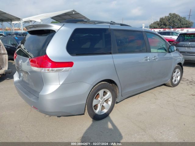 Photo 3 VIN: 5TDKK3DC8DS392124 - TOYOTA SIENNA 