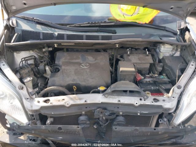 Photo 9 VIN: 5TDKK3DC8DS392124 - TOYOTA SIENNA 